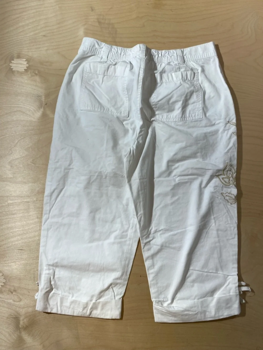 Basic Editions White Capris Pants with Tie Hem Medium (RD)